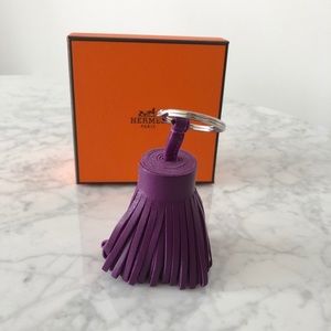 BRAND NEW Hermes Carmen key ring in Anemone